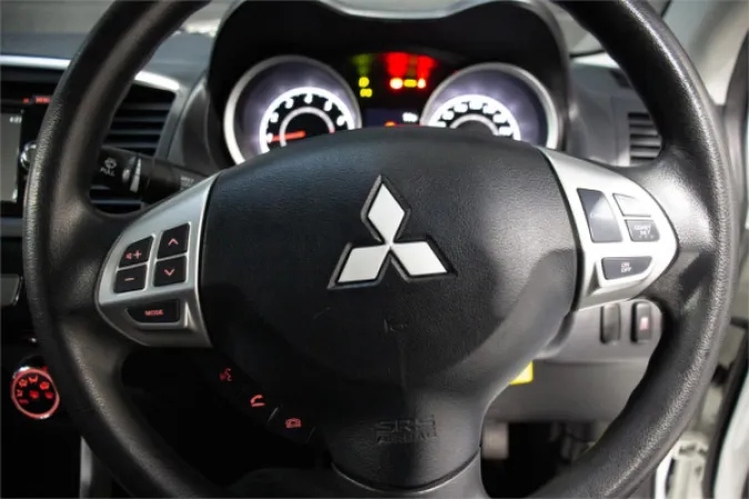 2016 MITSUBISHI LANCER — photo