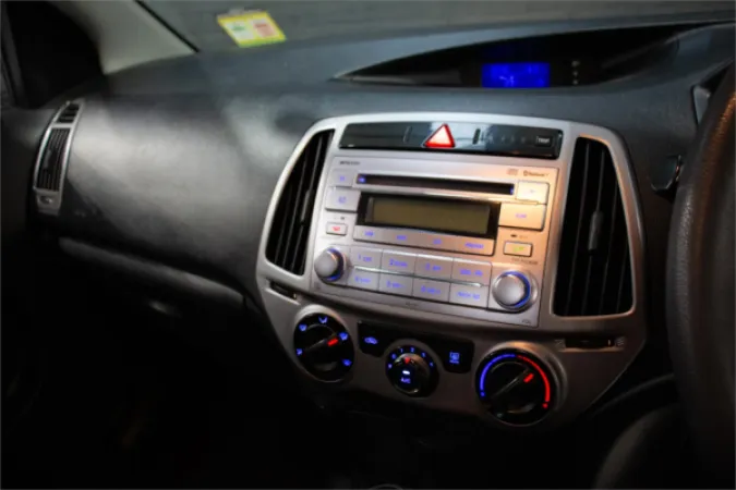 2015 HYUNDAI i20 — photo