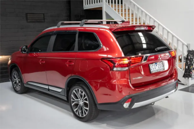 2016 MITSUBISHI OUTLANDER — photo