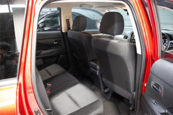 2016 MITSUBISHI OUTLANDER — photo