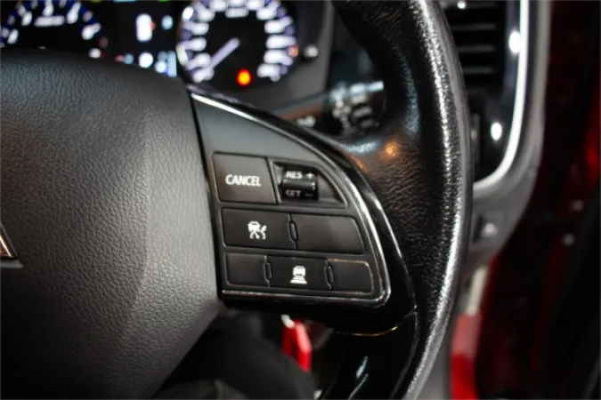 2016 MITSUBISHI OUTLANDER — photo