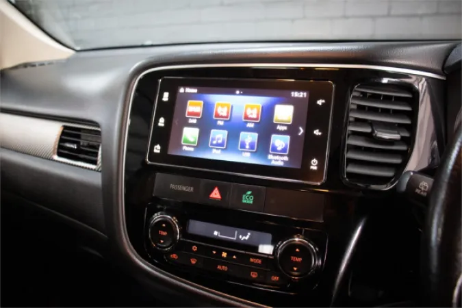 2016 MITSUBISHI OUTLANDER — photo