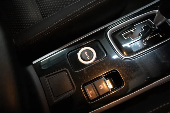 2016 MITSUBISHI OUTLANDER — photo