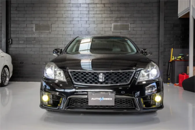 2011 TOYOTA CROWN — photo