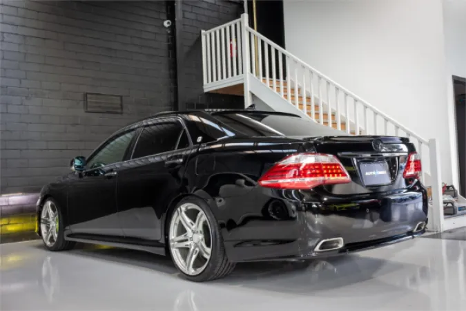 2011 TOYOTA CROWN — photo