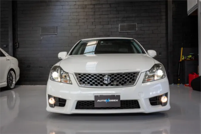 2011 TOYOTA CROWN — photo