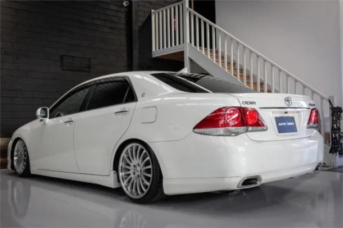 2011 TOYOTA CROWN — photo
