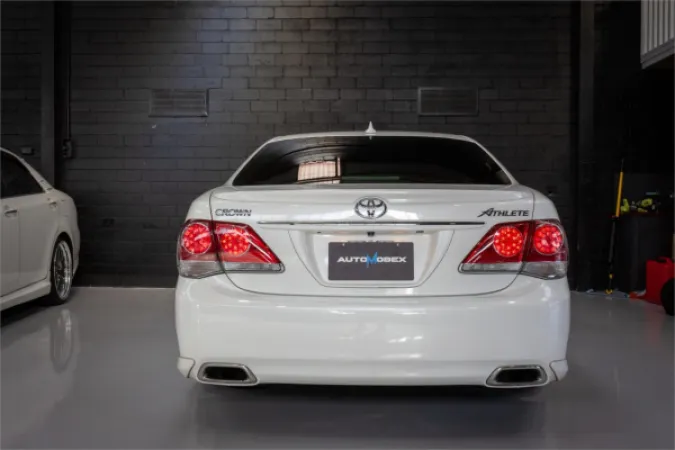 2011 TOYOTA CROWN — photo