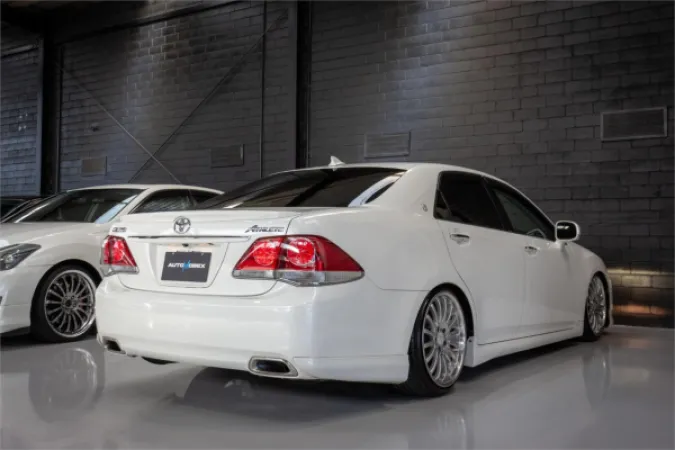 2011 TOYOTA CROWN — photo