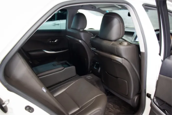 2011 TOYOTA CROWN — photo