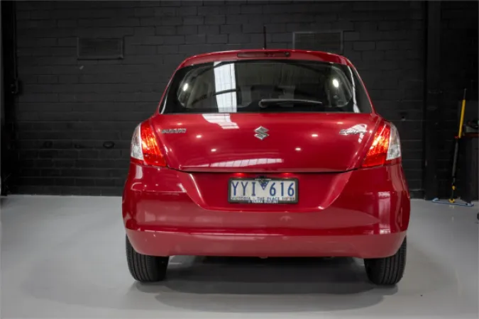 2012 SUZUKI SWIFT — photo