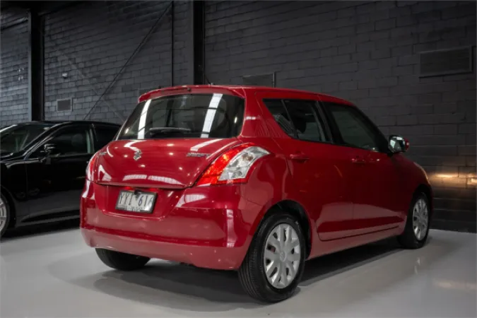 2012 SUZUKI SWIFT — photo