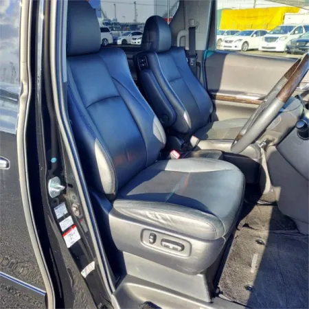 2013 TOYOTA VELLFIRE — photo