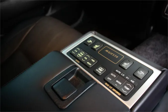 2009 TOYOTA CROWN — photo
