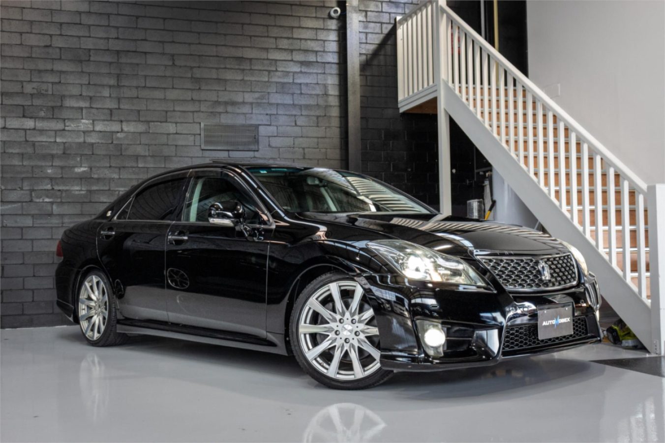 2010 TOYOTA CROWN — photo