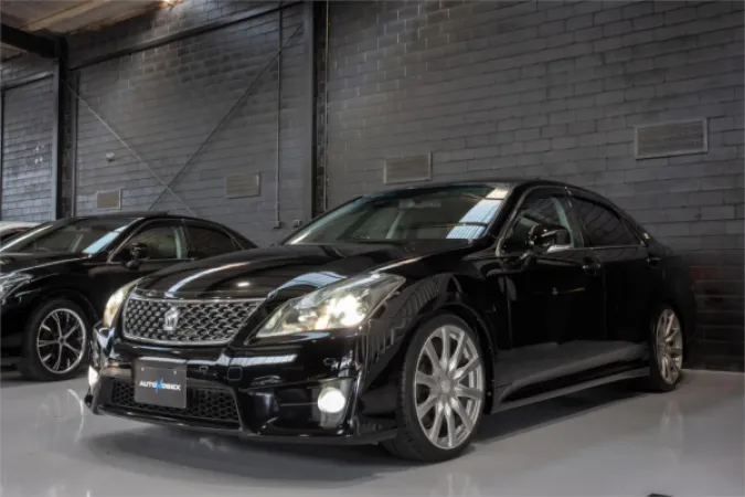 2010 TOYOTA CROWN — photo
