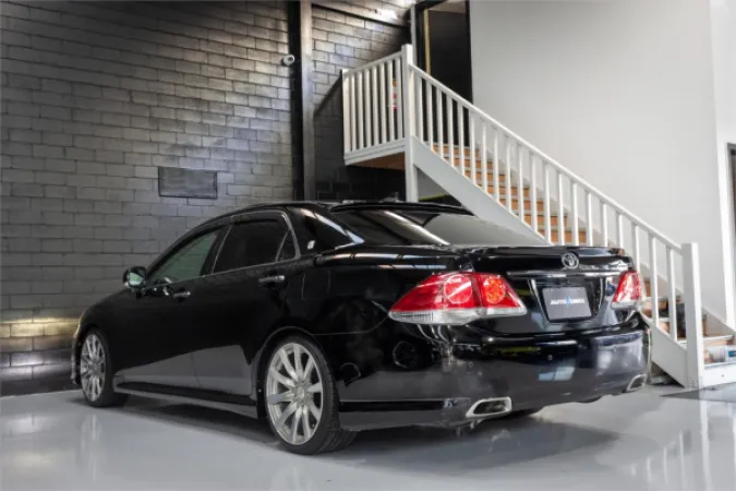 2010 TOYOTA CROWN — photo