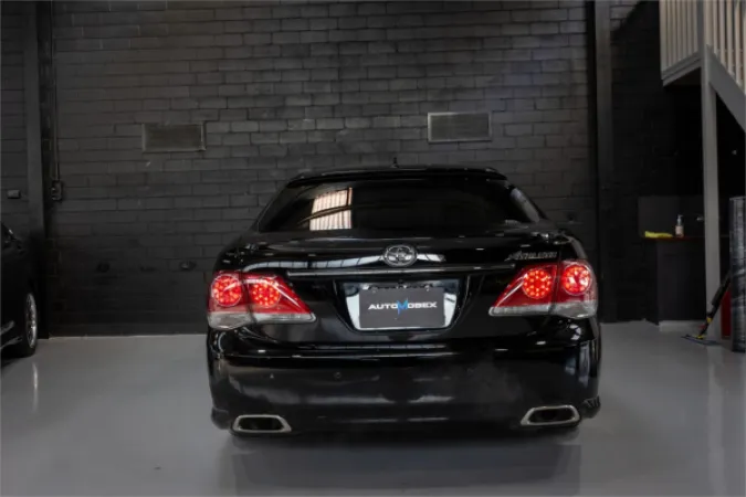 2010 TOYOTA CROWN — photo