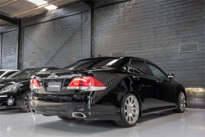 2010 TOYOTA CROWN — photo