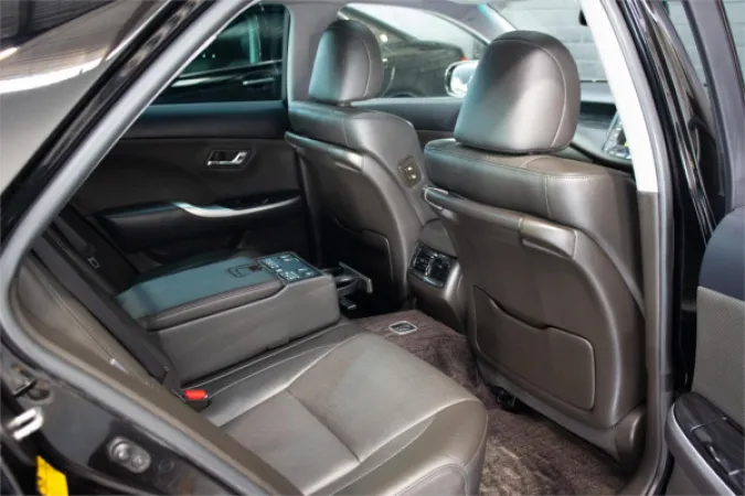 2010 TOYOTA CROWN — photo