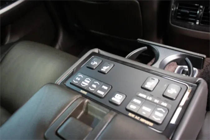 2010 TOYOTA CROWN — photo