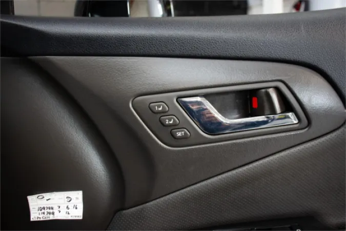 2010 TOYOTA CROWN — photo