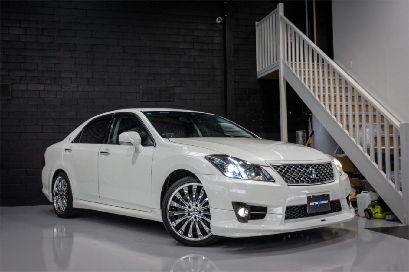 2010 TOYOTA CROWN — photo