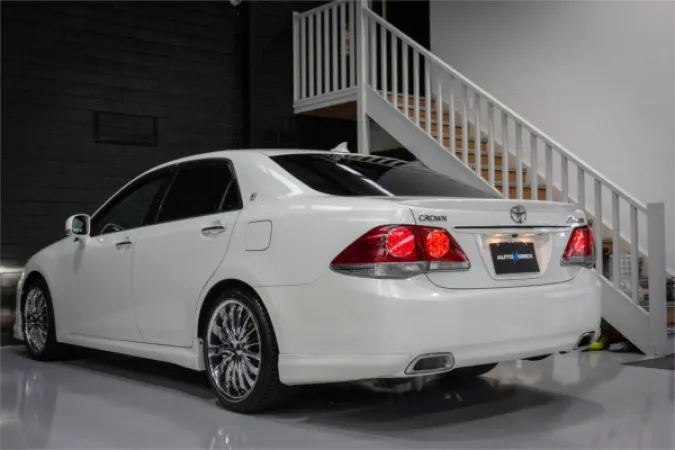 2010 TOYOTA CROWN — photo