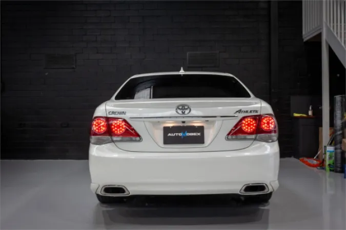 2010 TOYOTA CROWN — photo