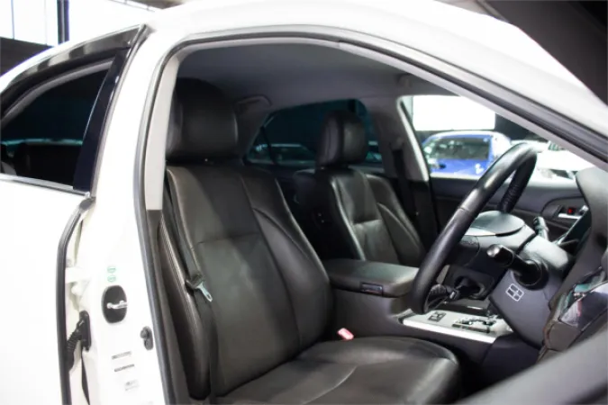 2010 TOYOTA CROWN — photo