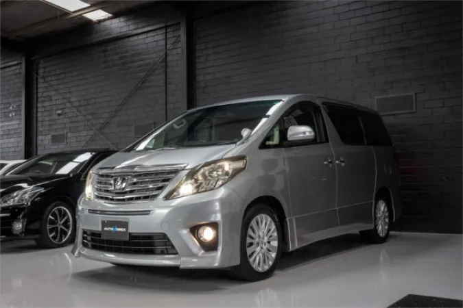 2012 TOYOTA ALPHARD — photo