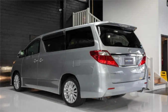 2012 TOYOTA ALPHARD — photo