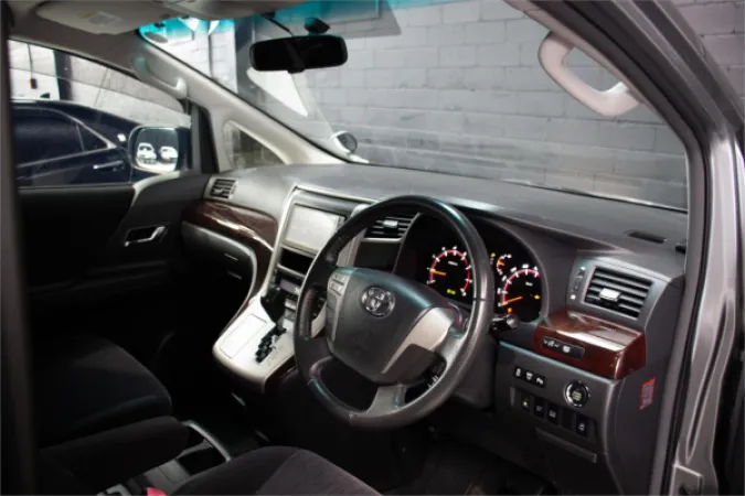 2012 TOYOTA ALPHARD — photo