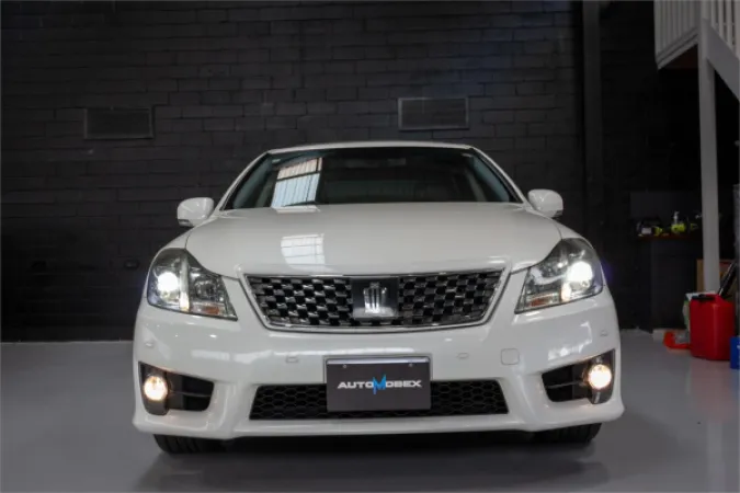 2012 TOYOTA CROWN — photo