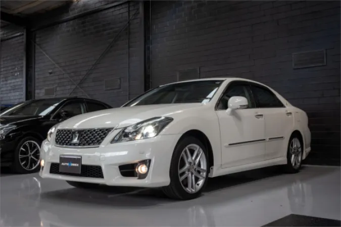 2012 TOYOTA CROWN — photo