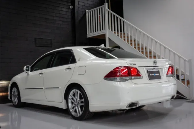 2012 TOYOTA CROWN — photo