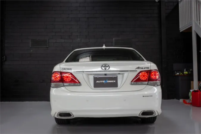 2012 TOYOTA CROWN — photo