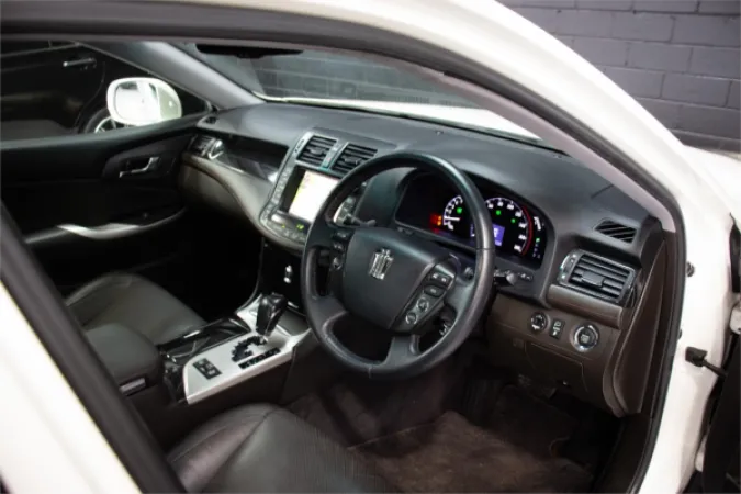 2012 TOYOTA CROWN — photo