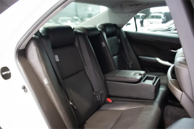 2012 TOYOTA CROWN — photo