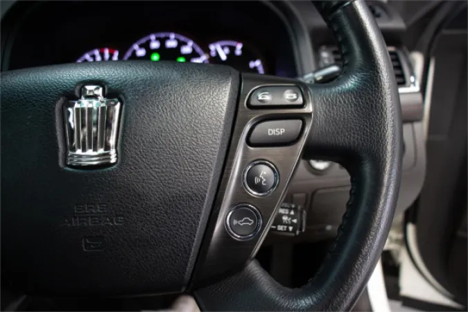 2012 TOYOTA CROWN — photo