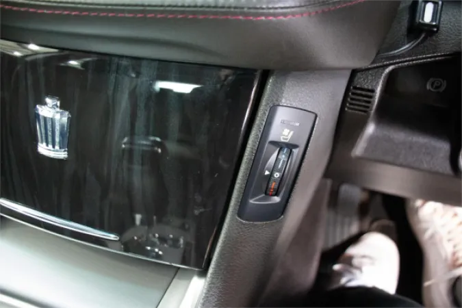 2012 TOYOTA CROWN — photo