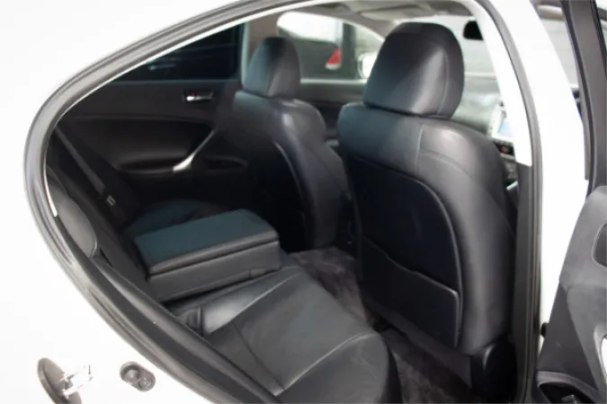 2007 LEXUS IS350 — photo