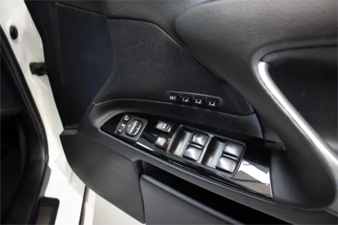 2007 LEXUS IS350 — photo