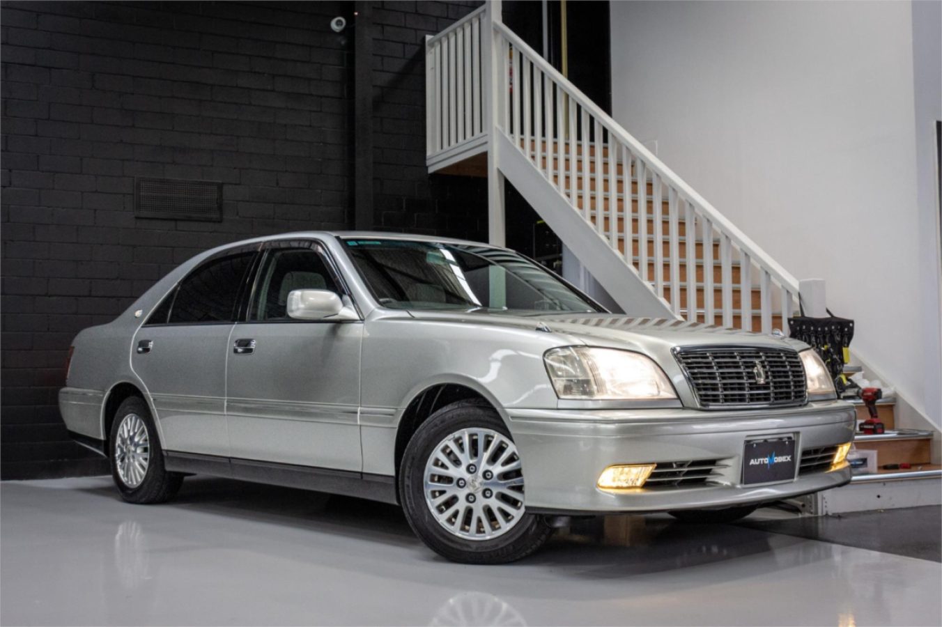 2000 TOYOTA CROWN — photo