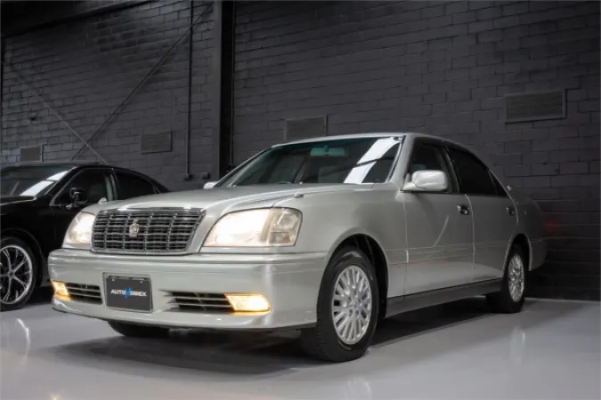 2000 TOYOTA CROWN — photo