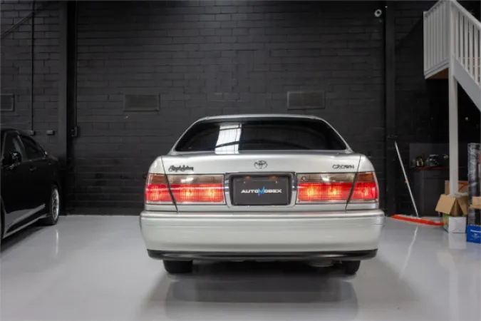 2000 TOYOTA CROWN — photo