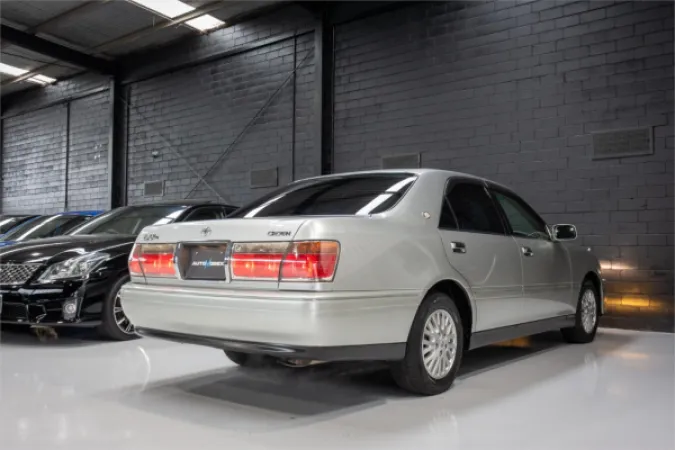 2000 TOYOTA CROWN — photo