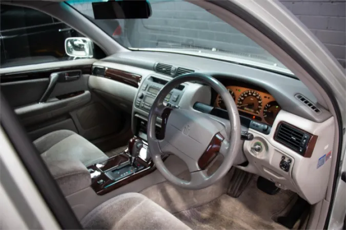 2000 TOYOTA CROWN — photo