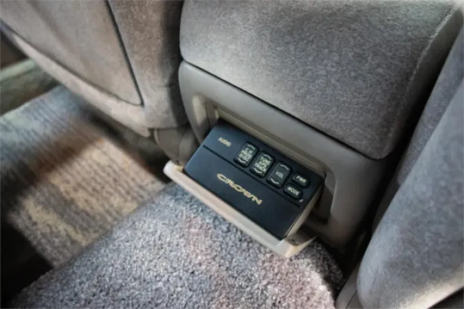 2000 TOYOTA CROWN — photo