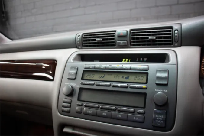 2000 TOYOTA CROWN — photo